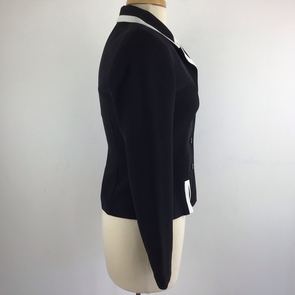 Amanda Smith Petite fitted black jacket with white trim. Size 2P - Picture 2 of 6